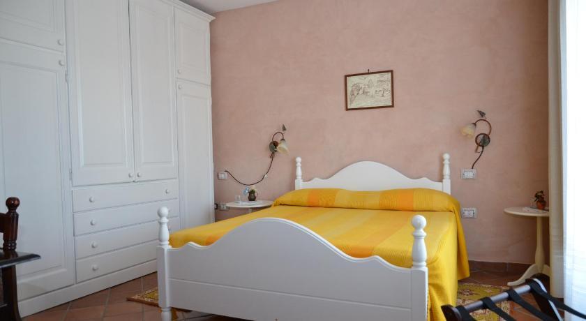 Agrestis Domus Pensionat San Giovanni a Piro Rum bild