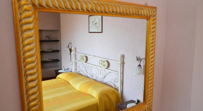 Agrestis Domus Pensionat San Giovanni a Piro Rum bild